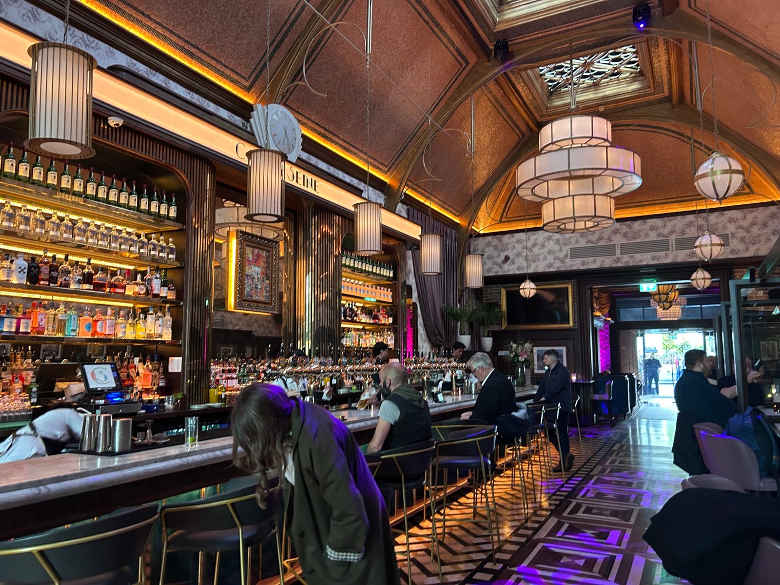 Cocktail barware